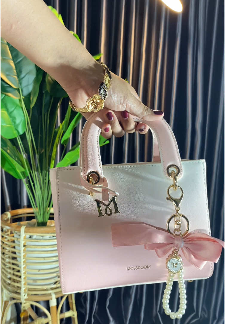 Warna nya ituloh muanis banget 😍  #tas #taswanita #taswanitamurah #taswanitaselempang #tasmoosdoom #tasgradasi #tasmoosdomterbaru 