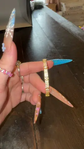 Pretty bangle #bangle #bangles #banglebracelets #bracelet #bracelets 