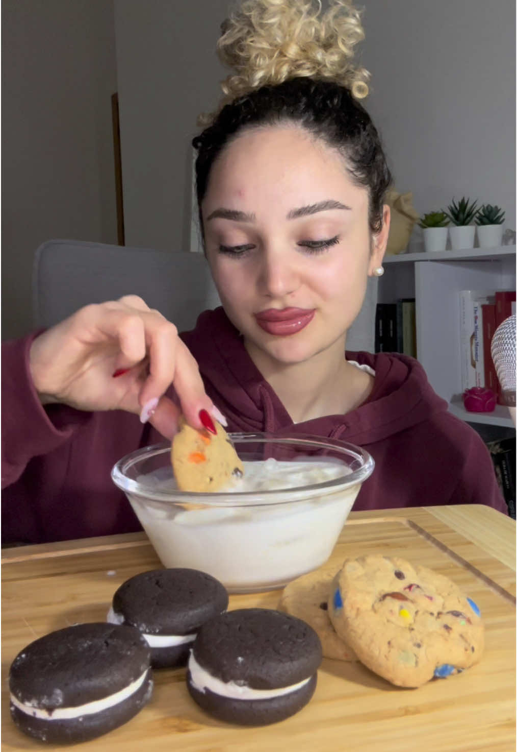 Crunchy Cookies and Soft Oreo Mukbang🤤🔥🍪🍫😍 #mukbangeatingshow #mukbangs #mukbangvideo #asmr #asmrfood #sweettreats #oreo #milk #crumblcookies #girldinner #foodies #Foodie #FoodLover #foodblogger #fyp 