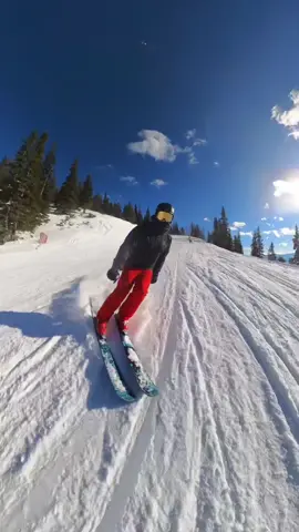 Want to create content easily while skiing? Get ready to send it with ShotPoles 🤙🏻