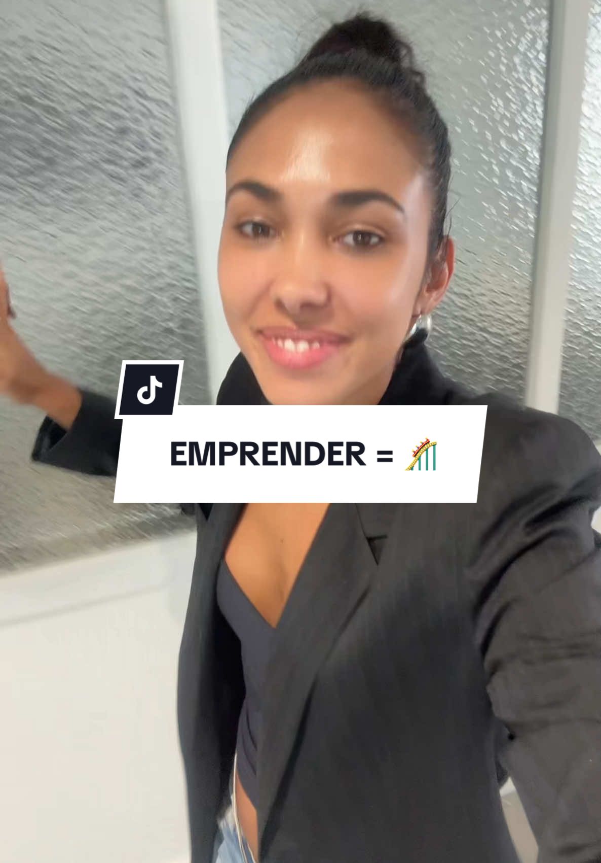 Emprender es lo mejor que me paso en la vida 🤍 con sus subidas y bajadas, los mil kilombos por dia , el estres, pero nada me da mas orgullo y satisfaccion que seguir haciendo crecer mi bebe ✨🫶 Emprender = 🎢 #emprender #emprendedora #moda #agenciademarketing #marketing #marketingdigital 