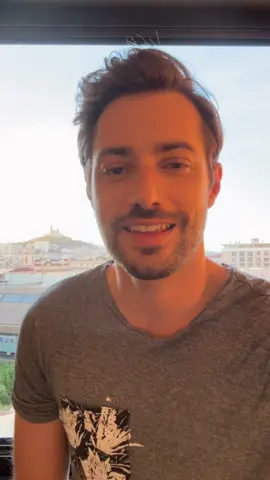 RDV dimanche à 18h pour mon premier live Instagram avec quelques surprises … 🤐😉