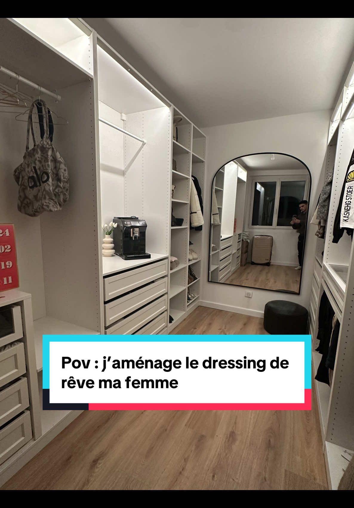 Aménagement du dressing de Madame @Joséphine 🐚  j’espère tes contente  !  Les femmes je vous jure… elle a prit une chambre pour faire son dressing.  Deplus qui a du penser au raccordements des leds non prévu ? 👀 #dressing #couplegoals #ikeahack #ikeapax #artisan #homedesign #ideedeco #artisanat #meublesurmesure #dressingsurmesure 