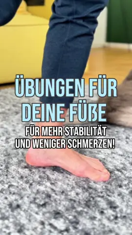 FOLGE MIR, wenn du weißt, dass deine Füße das Fundament deiner Gesundheit sind – und es an der Zeit ist, ihnen mehr Aufmerksamkeit zu schenken! 🦶 Deine Füße tragen dich nicht nur durch den Tag, sie sind essenziell für Stabilität, Balance und eine gesunde Haltung. Schwache oder vernachlässigte Füße können zu Beschwerden wie Plattfüßen, Hallux valgus oder steifen Gelenken führen, die weitreichende Auswirkungen auf deinen gesamten Körper haben – von Rückenschmerzen bis hin zu eingeschränkter Beweglichkeit. 💡 Mit meiner einfachen, aber effektiven Routine aus 7 Übungen (je 20 Wiederholungen pro Seite) und den richtigen Tools kannst du deine Fußgesundheit gezielt verbessern: 👉 Das PATband stärkt zudem deine Fußmuskulatur, hebt dein Fußgewölbe und stabilisiert das Sprunggelenk – für einen kraftvollen und schmerzfreien Gang! 🙌 Egal, ob du aktuell Beschwerden hast oder nicht – diese Übungen sind eine Investition in deine langfristige Gesundheit. Besonders wichtig für alle, die oft harte Sohlen, enge Schuhe oder High Heels tragen – hier kannst du präventiv gegen spätere Probleme arbeiten. ✨ Denk daran: Gesunde Füße sind der Schlüssel zu einer besseren Haltung, einem entspannten Rücken und mehr Lebensqualität! 👉 Speichere dir diese Routine ab, baue sie in deinen Alltag ein und teile sie mit Freunden, die ebenfalls von stabilen und starken Füßen profitieren könnten. FOLGE MIR, wenn du deine Füße, Hüfte und deinen Rumpf stärken willst – für mehr Balance, Stabilität und ein schmerzfreies Leben! 💪 #hometraining #fitnessathome #trainingzuhause #funktionellestraining #BodyweightTraining #WorkoutFromHome #hometraining #schmerzfrei #trainingzuhause #fitimalter #HomeWorkout #TrainAtHome
