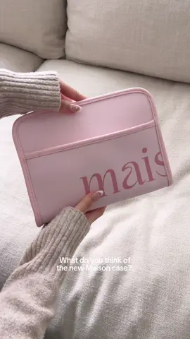 Meet the new MAISON Carry It All Case! 🤩 Perfect for everyday use! ✨ Pack your beauty, skincare, or travel essentials and easily slide it into your bag. PLUS, if you're looking for some extra room, simply unbutton and remove the divider and voila! You have a whole new case! 😉💗 ∙ ∙ ∙ #makeupbag #beautyfavs #beauty #makeup #makeupmusthaves #makeuporganizer #beautyessentials #travelessentials