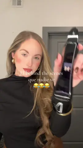 The perfume got in my eyes 😫😂😂 #behindthescene #loquenadietedice #loquenadievetrascamaras #fyp #latinacontentcreator #mexicanaenusa #parati #arizona #carolinaherrera #goodgirlperfume 
