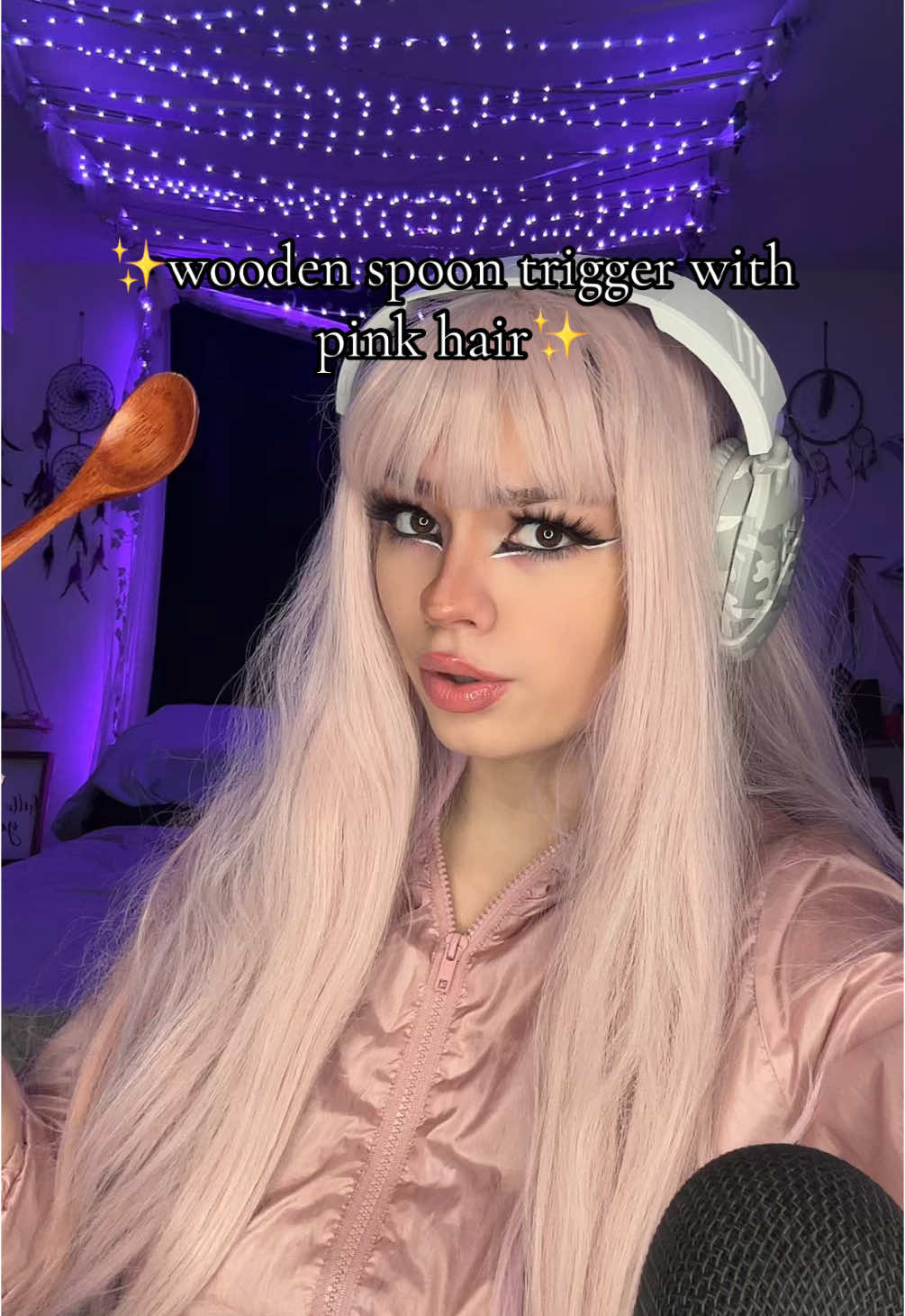 whats ur ALL time favorite trigger? #asmr #asmrsounds #asmrvideo #asmrtiktoks #mouthsounds #asmrtriggers 