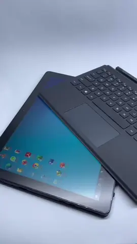 Dell latitude 5290 2 in 1 Core i7-8gen. Ram 16 GB.  Hard 256 SSD. 