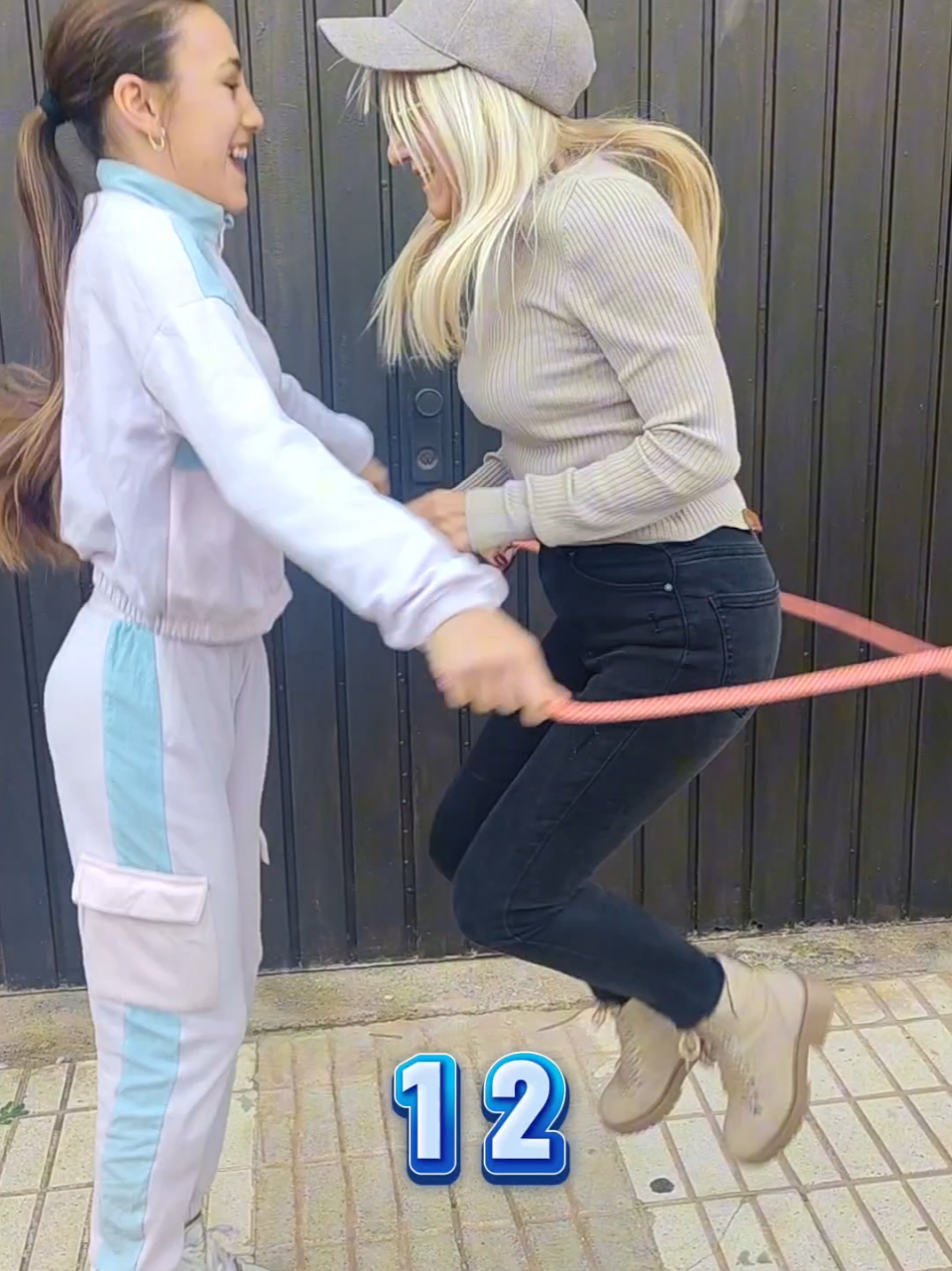 Podré hacer 5 saltos a la comba seguidos 🤔 con mi abuelita ❤️? (Reto con la comba) #fyp #reto #comba #gimnasia #paratiiiiiiiiiiiiiiiiiiiiiiiiiiiiiii 