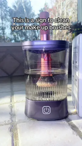 It can clean 19 brushes at once! It also comes with a USB charger ready for use! ##cleanmakeupbrushes##4up##makeupbrushcleaning##virał##beautyproducts##beauty##makeuptips##trending##fy##cleanyourmakeupbrushes##fypシ##fypシ゚viral##4upage##blackfridaydeals##foruyou##fyppppppppppppppppppppppp##tiktokshopblackfriday##tiktokshopcybermonday##holidaygifts##christmasgift##tiktokshopholidayhaul##gift##tiktokshop##buyfromme##supportsmallbusiness##foru##foryoupageofficiall##4you##foryoupage❤️❤️##CleanTok##makeupartists##makeuppro