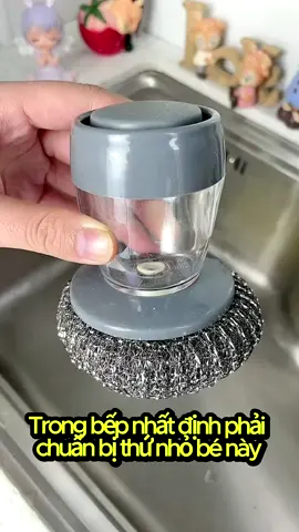 Một chiếc bàn chải nồi có thể chứa đầy dung dịch tẩy rửa. Mua một chiếc sẽ được tặng miễn phí ba đầu bàn chải. Rất dễ sử dụng và sẽ không làm hỏng nồi.