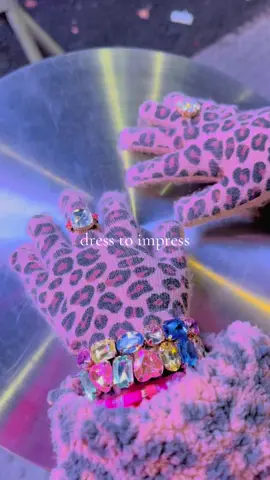 @Super Smalls gloves are a must for your little diva💎💕🧸✨👑🛍️❤️🎀 #fyp #foryoupage #nycchristmas #newyorkcity #supersmalls #gloves #girlmom #diva #coldweather #accessoriesoftheday #diamondsareagirlsbestfriend 