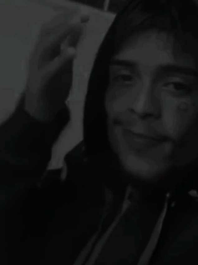 17:30 | se fui embora bye..👋🏾 • • • • #mckevin #tipografia #songs  #entregatiktok #lyrics #meulyrics  #fyp #explore #lyrics_songs 