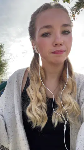 Hes a little bit older ✅ got a bit of a dad bod❌