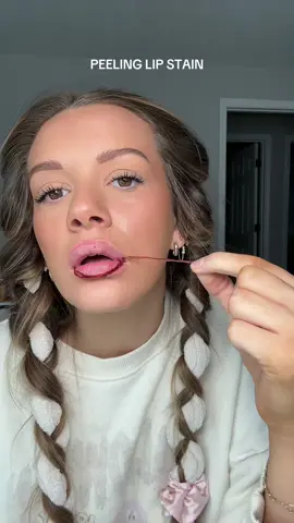 im shocked at how well this worked  #peelablelipstain #lipstain #liplinerhack #liplinertutorial #liplinerstain #stain #tiktokshopblackfriday #tiktokshopcybermonday 