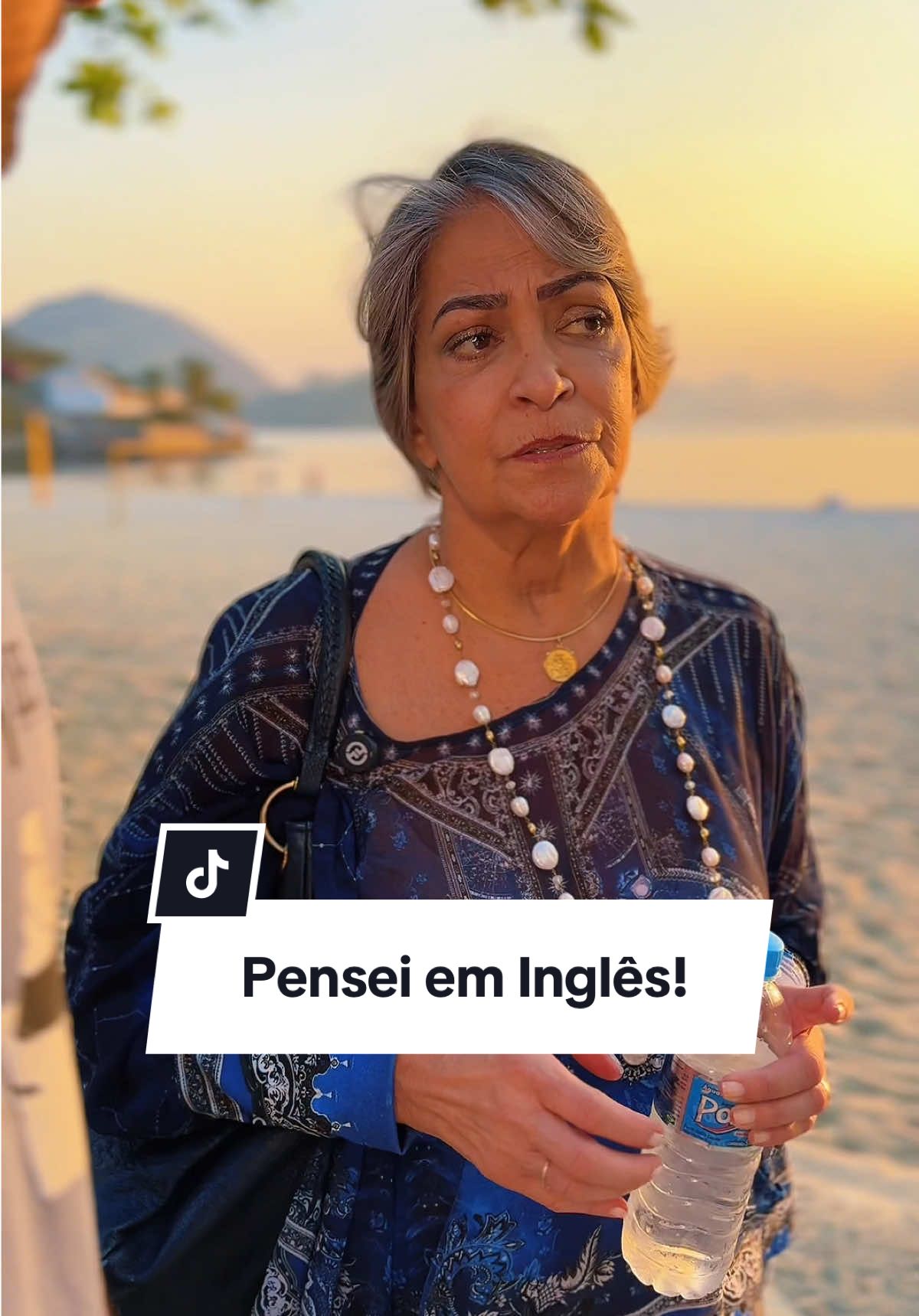 Por que insistir em palavras como briefing, call e meeting quando temos equivalentes tão belos e precisos em português? Nossa língua é rica, histórica e única. Usá-la é valorizar nossa cultura e comunicação. #Comunicação #Etiqueta #Comportamento