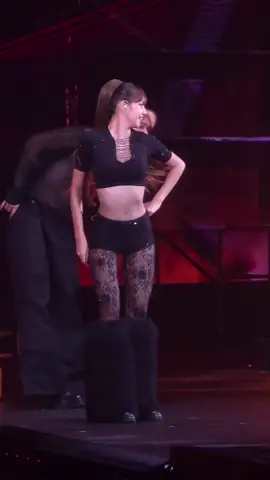 #LISA #VictoriasSecretFashionShow 2024. #tylawater #tyla #waterchallange #cher #believe #BLACKPINK #LISAxVictoriasSecret #rockstar #angel #lisablackpink #lalisa #MoonlitFloorChallenge #LISA #LISAxMoonlitFloor (Vídeo: LLOUD) #alterego. #coachella #lisaxcoachella 