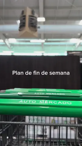 Si hoy no vas a salir, ¡que el plan llegue a la casa! 🍕 Si no encontrás masitas en panadería, siempre podés buscarlas en las urnas de la sección de congelados. #AutoMercado 