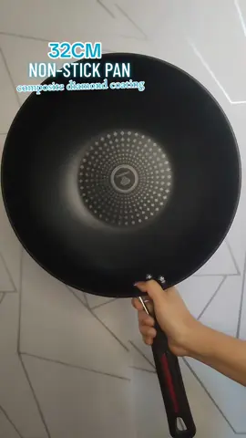 Mapapawow ka sa mura pero quality na non-stick pan no to 😍 Worth the budol talaga mga Miiii 😍  #nonstickpan  #32cmnonstickfryingpan  #32cmnonstickpan  #32cmnonsticcompositediamontcoatingpan 