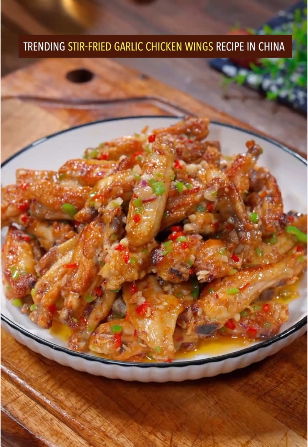 Trending stir-fried garlic chicken wings recipe in China. Do u want to try? #Recipe #cooking #chinesefood #chickenwings #chickenrecipes 