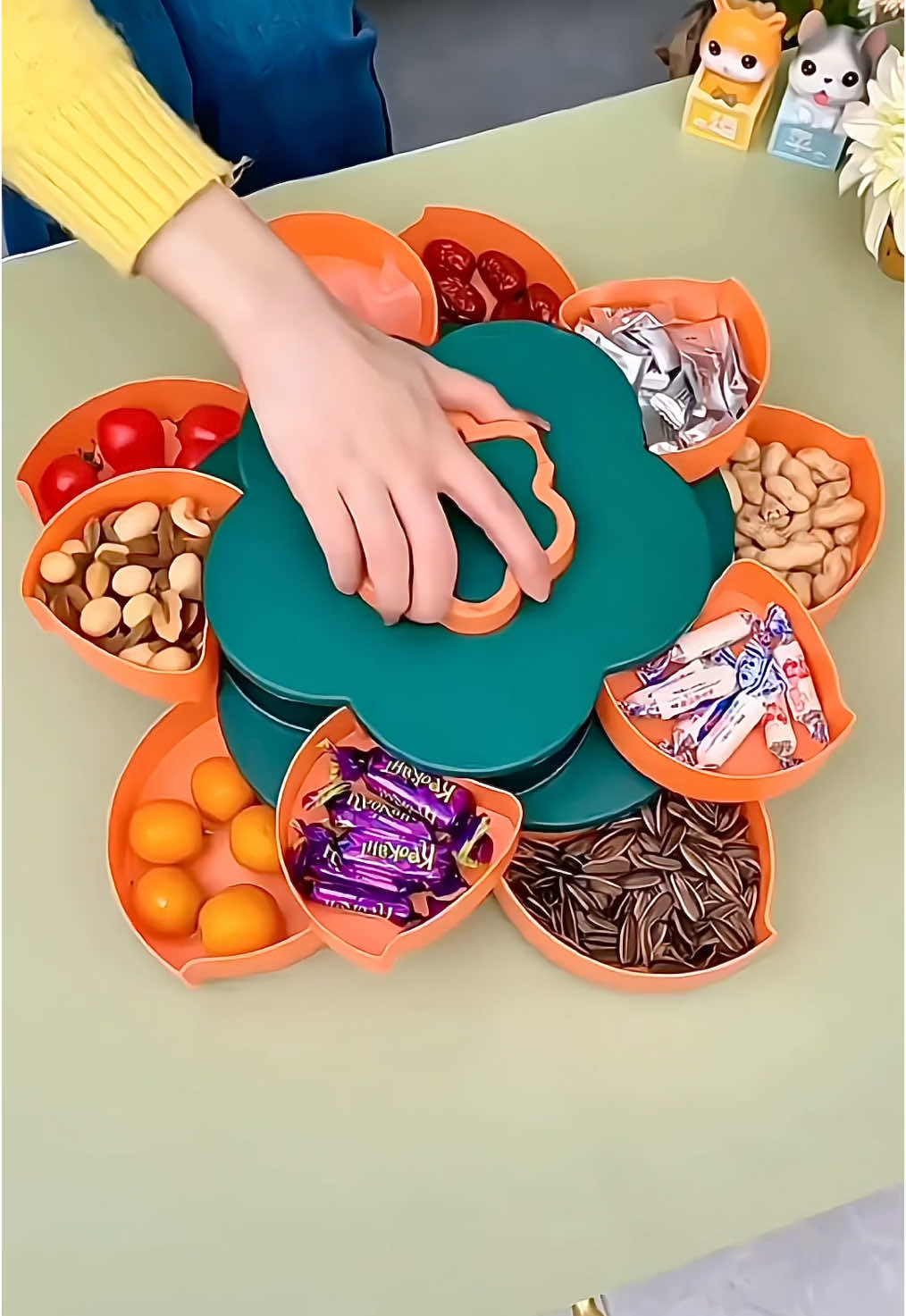 Khay đựng bánh mứt 2 tầng xoay hình hoa #minhminhbp #khaybanhkeo #khaybanhmut #khaybanhkeotet #videoviral #xuhuongtiktok #xhtiktok #tet2025 