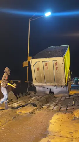 Kada karuan 🤣 #fyp #storytambang #storyanaktambang #fypagee #fypdongggggggg #kalsel #hino500 #driver #fyppppppppppppppppppppppp #fypシ゚viral 