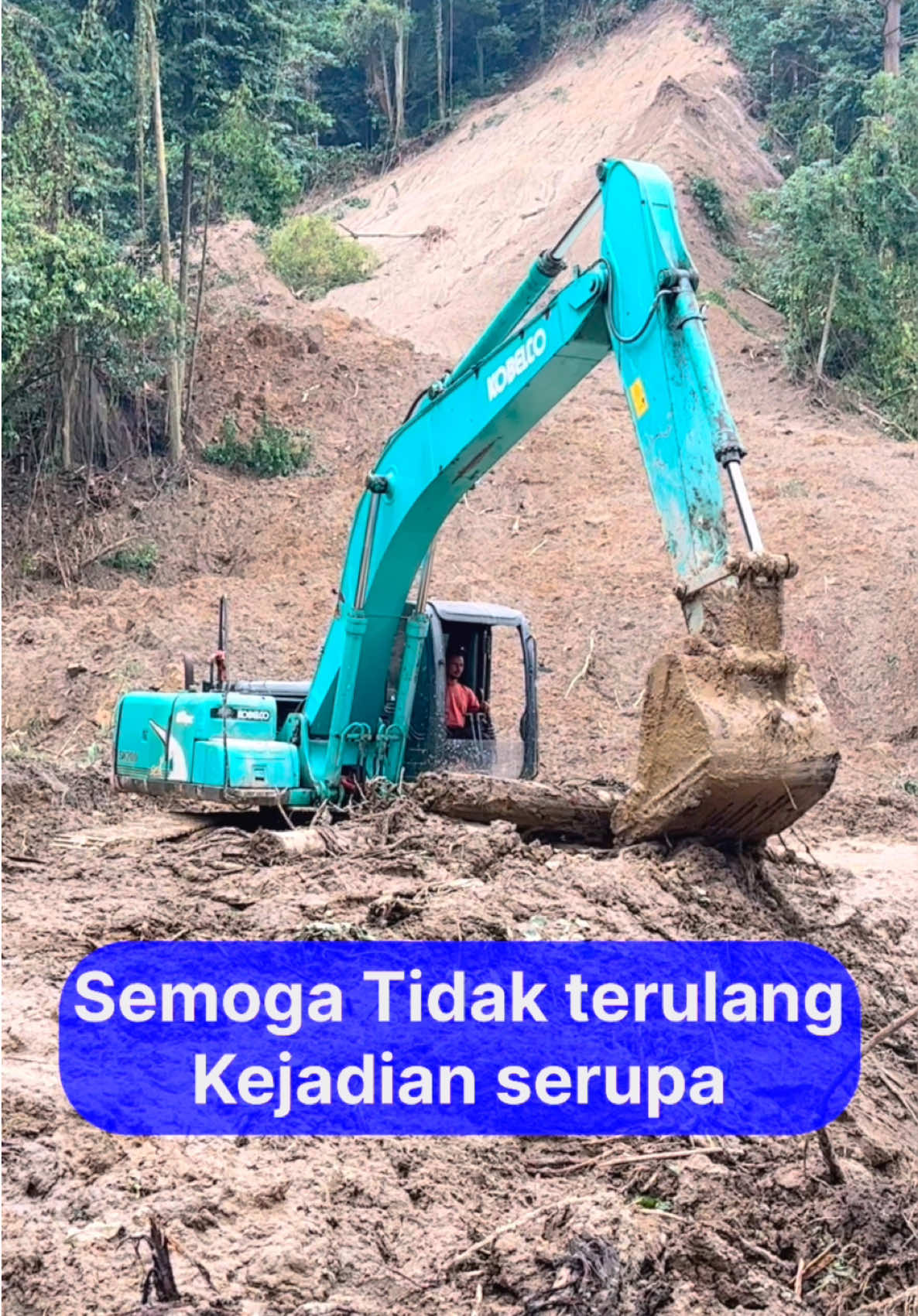 Longsor yang terjadi pada 27 November 2024 di jalan Medan Berastagi daerah Sembahe Sibolangit sampai tanggal 29 belum bisa dilewati Semoga segera pulih dan tidak terulang kembali  #longsor #lomgsorsembahe #longsorsibolangit #longsorberastagi 