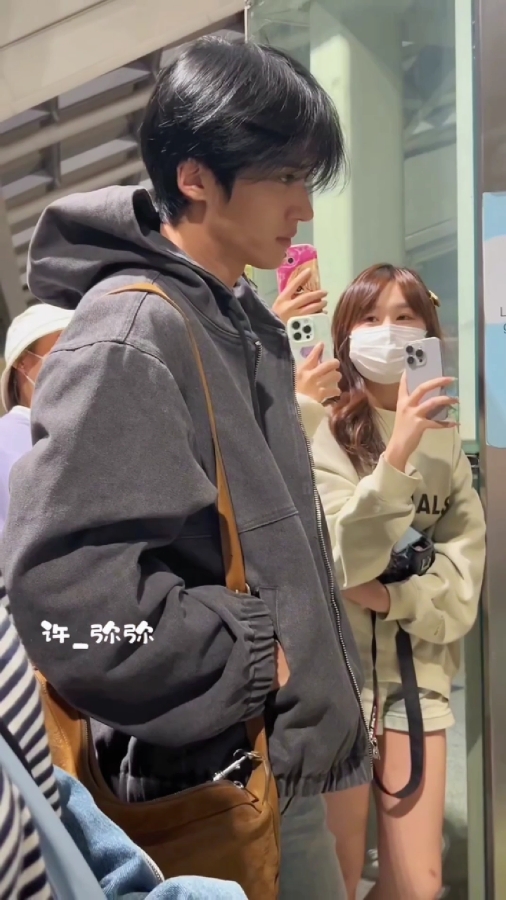 Ketika aku lihat cowok ganteng, aku kayak mbaknya gak bisa ngedip🤣 #yanan #Pentagon #fyp 