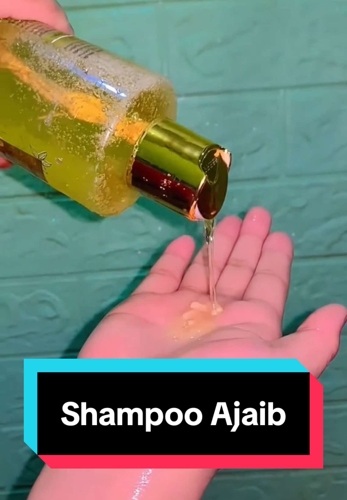 Yang punya permasalahan rambut kaya aku sini Ngumpullll…cukup pakai shampoo dari @Ebelin Indonesia rambut auto jadi lebih halus,lembut,wangi&mudah diatur😍❤️Yukk..buruan di Co sebelum kehabisan krna harganya yang murce gak bikin kantong bolong🤪😍 #shampoviral #shampoviraltiktok #ebelinindonesia #shampokorea #antidandruff #antihairfall #permasalahanrambut #skincarekorea #shampoajaib 