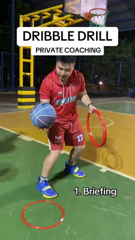 Dalam latian coach tidak hanya memberikan drill saja tapi ketika ada yang melakukan kesalahan, Coach juga harus menjelaskan lebih detail agar dapat melakukan gerakan dengan benar, dan ga lupa coach akan memberikan challenger agar semakin tertantang 🤩 #dilatihsusukbasket 
