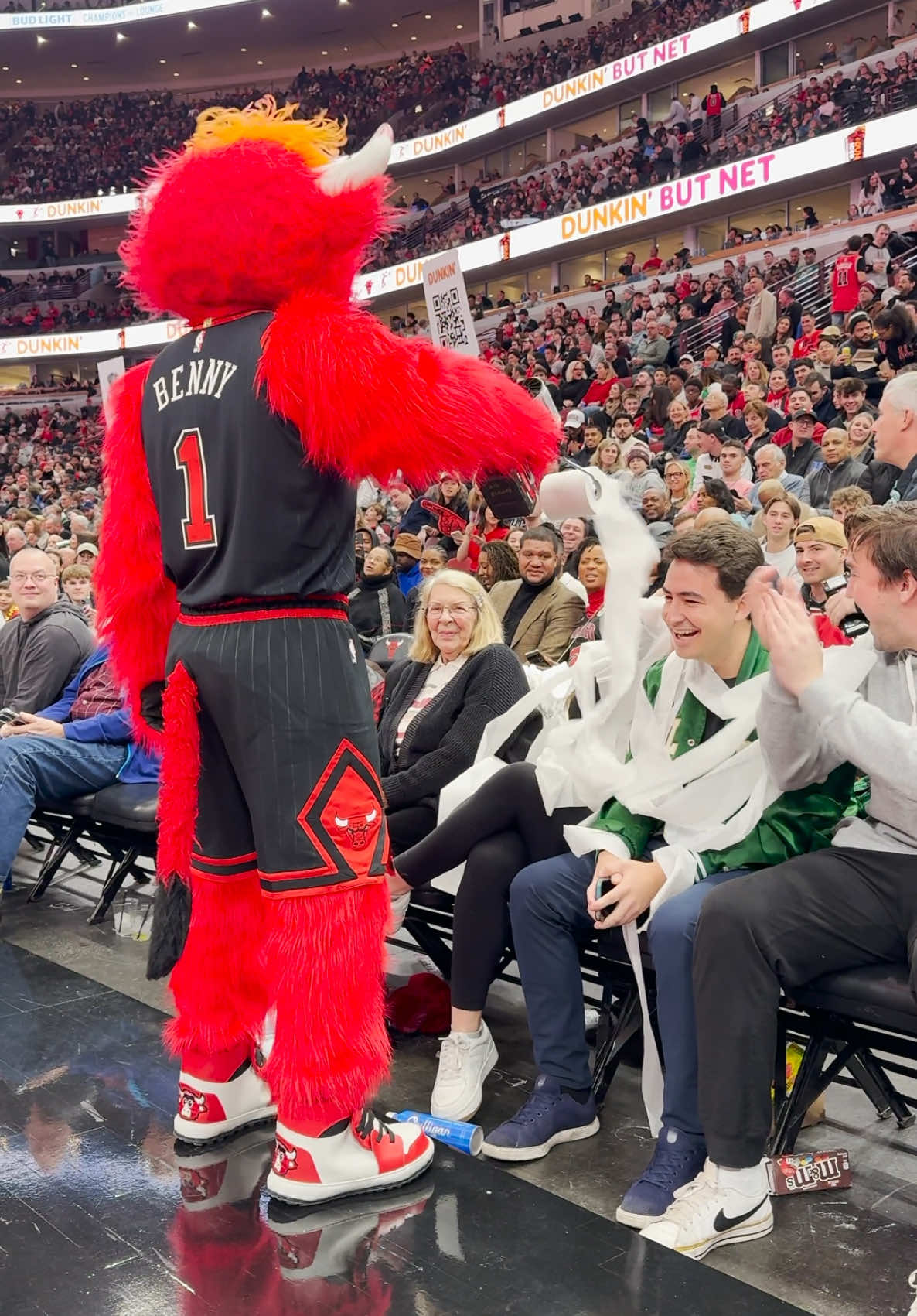 Not on my court 🧻 #toiletpaperchallenge #nbacup #bullsnation 