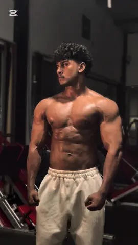 රෝස තොල් ළඟ හාදු වැස්සක..🌸 Coach ♥️ @Chathuka Peiris  #slprophysique #prophysique #physique #GymTok #gymtransformation #motivation #fypシ #fitnessmodels #viral #1millionaudition #teamsgakthi #iraj #wassaneheene #kizers #slmensphysique #boddybulding 