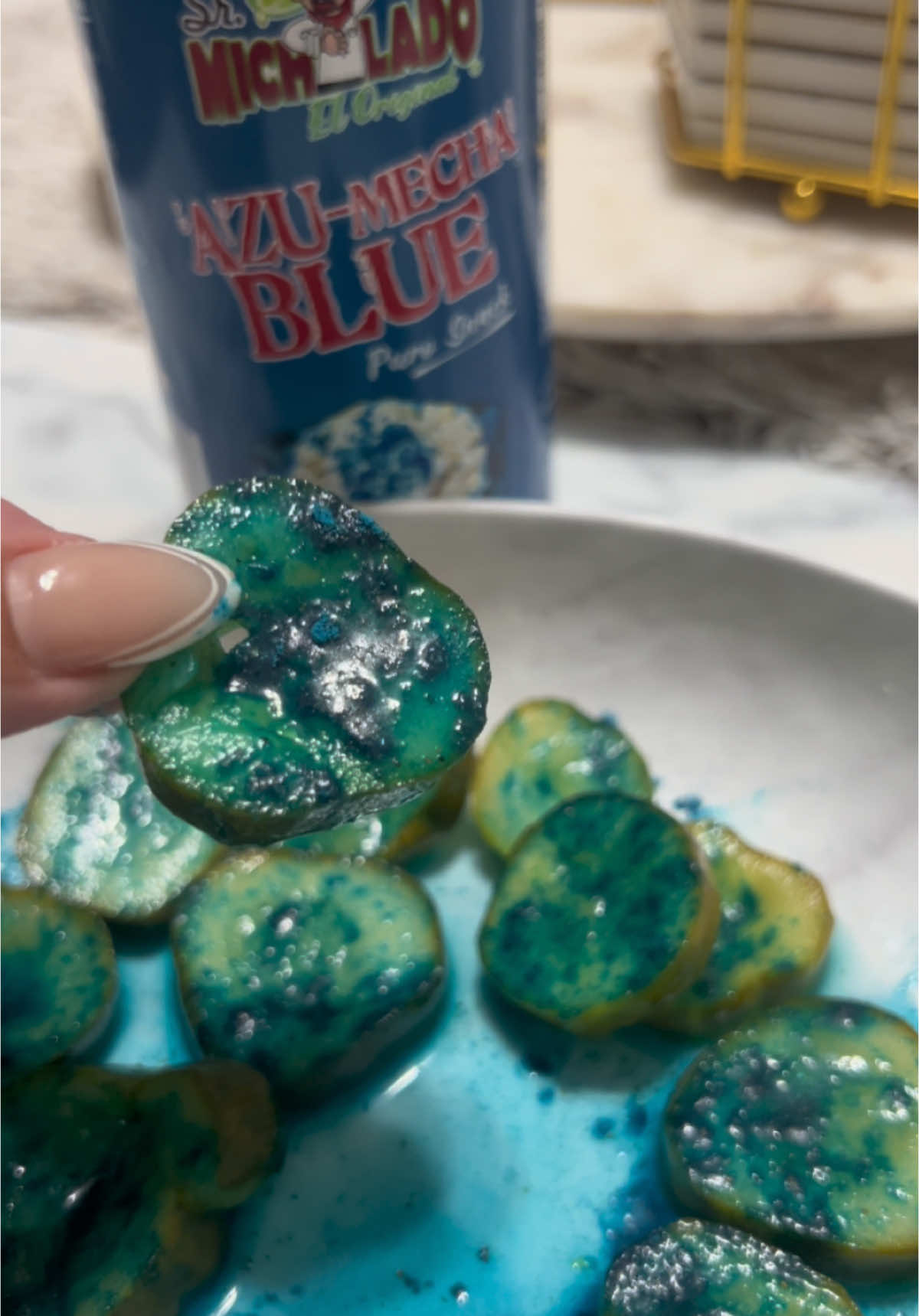 Midnight shhhhnack 😛 #srmichelado #azumecha #bluetakispowder #trending #pickles #chilepoweder #takis #takispowder #bluetakis #viralvideo #fyp 