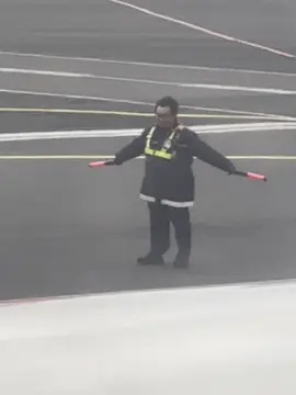 thank you to the jeju airport workers for working so hard but seeing this made me burst out in laughter😭 #jeju #winter 