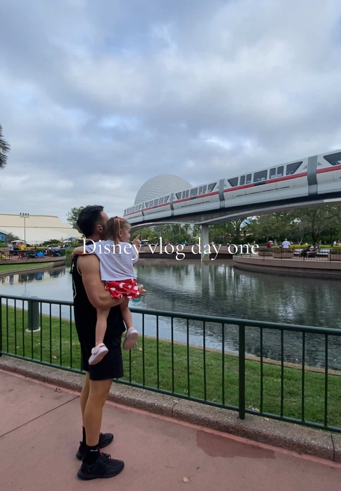 Disney Day 1☃️🎄🎁❤️ #disneyvlog #travelwithme #sahm #toddlermom #pregnant #secondtrimester #disneyepcot #epcot 