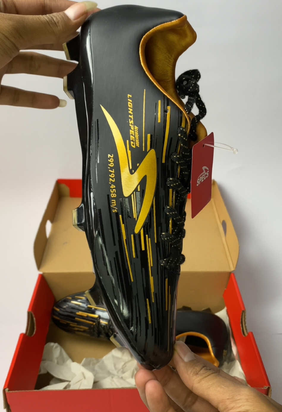 Obat gantengnya masih ready kaka lightspeed reborn di warna black / pale gold fg🖤 Jangan sampe ga kebagian  Join live setiap hari!! #specs #specslightspeed #specslightspeedreborn #specsreborn #sepatubola #specsindonesia #sepakbola #reborn #beranda #foryou #wibgajian #belilokal #promoguncang1212 #fyppppppppppppppppppppppp #fyp 