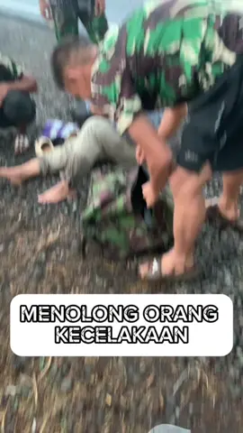 Jika kita dalam posisi dapat menolong orang lain bersyukurlah karna allah menjawab doa orang tersebut melalui anda🤲 . . #fyp #jangkauan #tnibersamarakyat #kostradindonesia 