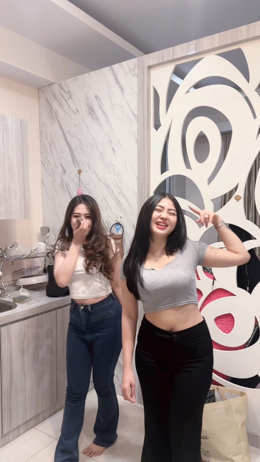 Kagak Penting #melati #melmel #cantik #gemoy #fypage #pulen #pastipink #idamanmu #viralvideo #trending #masukberanda #wanitaidaman 