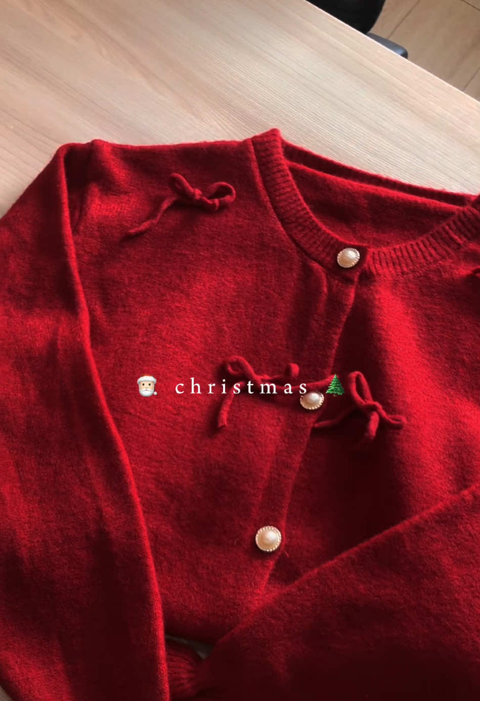 เสื้อไหมพรมแขนยาวสีแดงคริสต์มาสมากๆ แต่งโบว์ กระดุมมุกสวยสุดๆเยยย 🎅🏻🌲🌨️ #เสื้อแขนยาวคริสมาสต์ #คาร์ดิแกนไหมพรม #ไหมพรมแขนยาว #ชุดคริสต์มาส #ไหมพรมแขนยาว #เสื้อไหมพรมแขนยาว #เสื้อแขนยาว #เสื้อไหมพรมแขนยาว🐻🤍 #เสื้อแขนยาวน่ารัก 