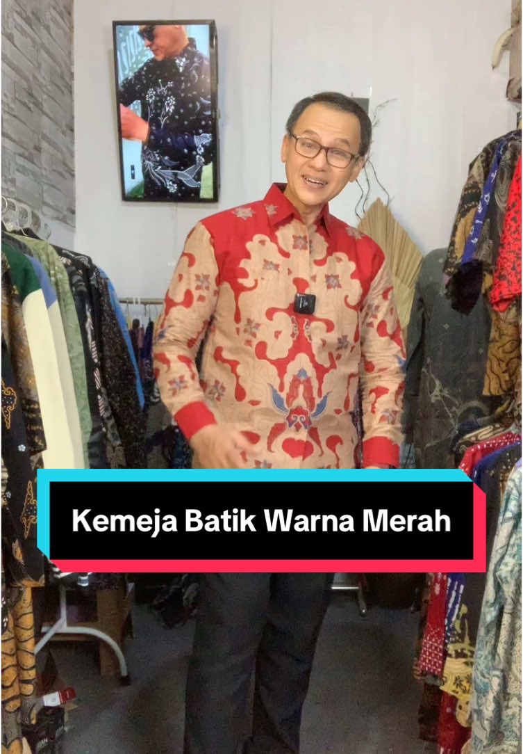 Rekomendawi Kemeja Batik warna merah. #batik #kemejabatik #batiksolo 