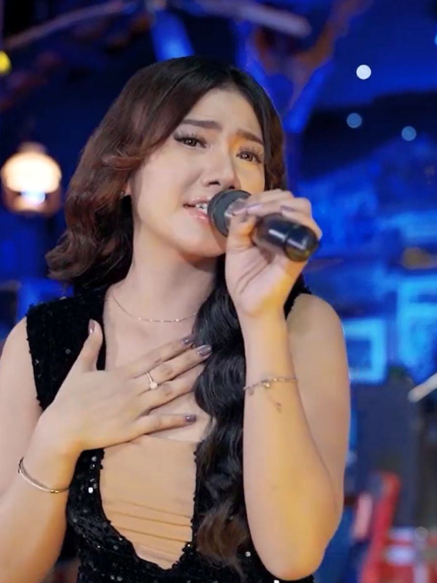 DIAM BUKAN TAK TAHU - Lusyana Jelita Adella - OM ADELLA #omadella #adella #diambukantaktahu @Lusyana jelita  #lusyanajelita  #hennyadella #omadellaofficial_ #adellamusiccommunity #adellatherealdangdutkoplo #adellamusic #ccproduction #amcindonesia #dangdut #therealdangdutkoplo #dangdutkoplo #cumicumiaudio 