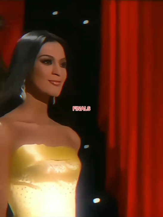 FROM AUNT TO NIECE! Nahilo ba kayo? Ariella Arida, 3rd Runner-up at Miss Universe 2013, in her preliminary evening gown performance vs. her finals evening gown performance.