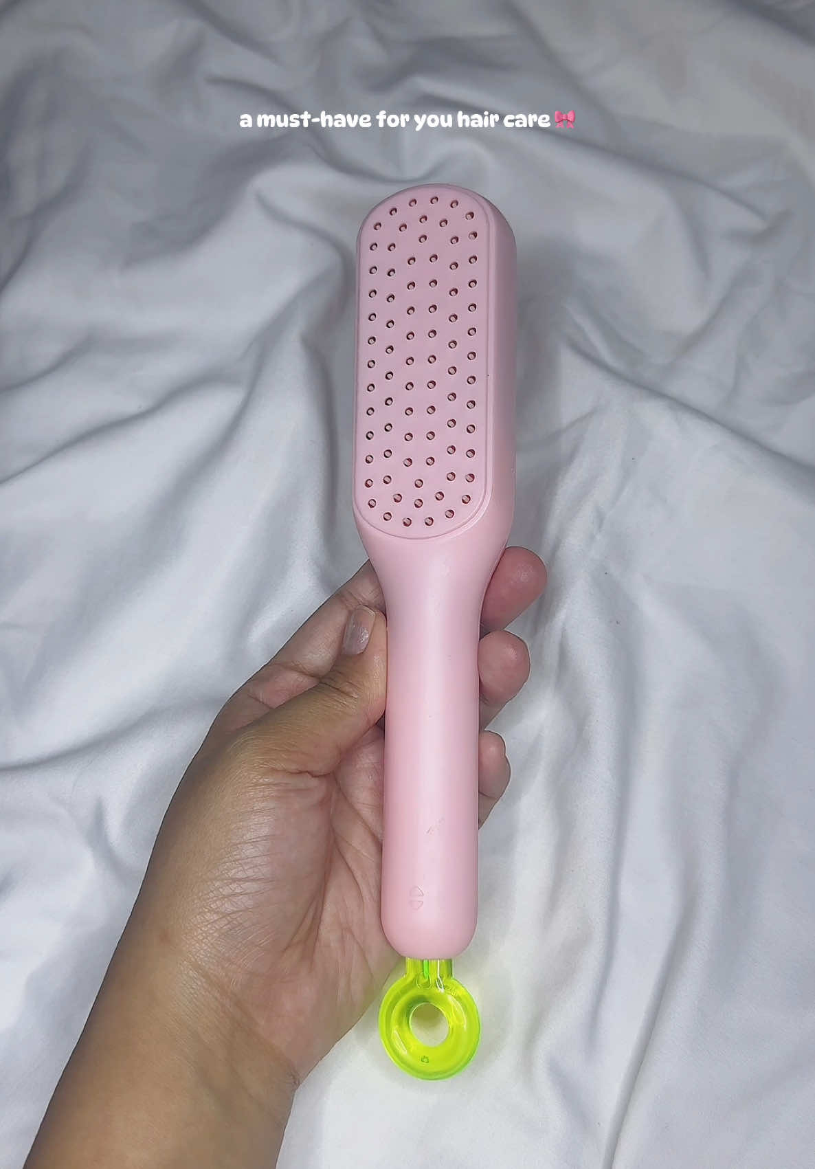 this retractable brush keeps your bristles safe, clean, and ready to go 🎀 #hairbrush #hairbrushreco #hairbrushrecommendation #retractablehairbrush #retractablehaircombselfcleaninghairbrush #haircare #haircareroutine 