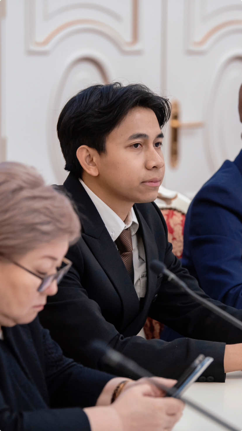 Turah Mendapatkan Penghargaan Duta Pendidikan Federasi Rusia