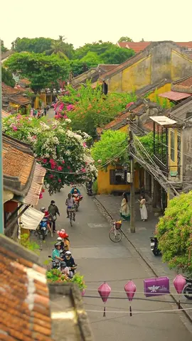 Hãy theo đuổi một cuộc sống tốt đẹp hơn. Lúc đó, bạn sẽ không còn quan tâm đến việc được ai hay đánh mất ai trong cuộc đời nữa #hoian #reviewhoian 