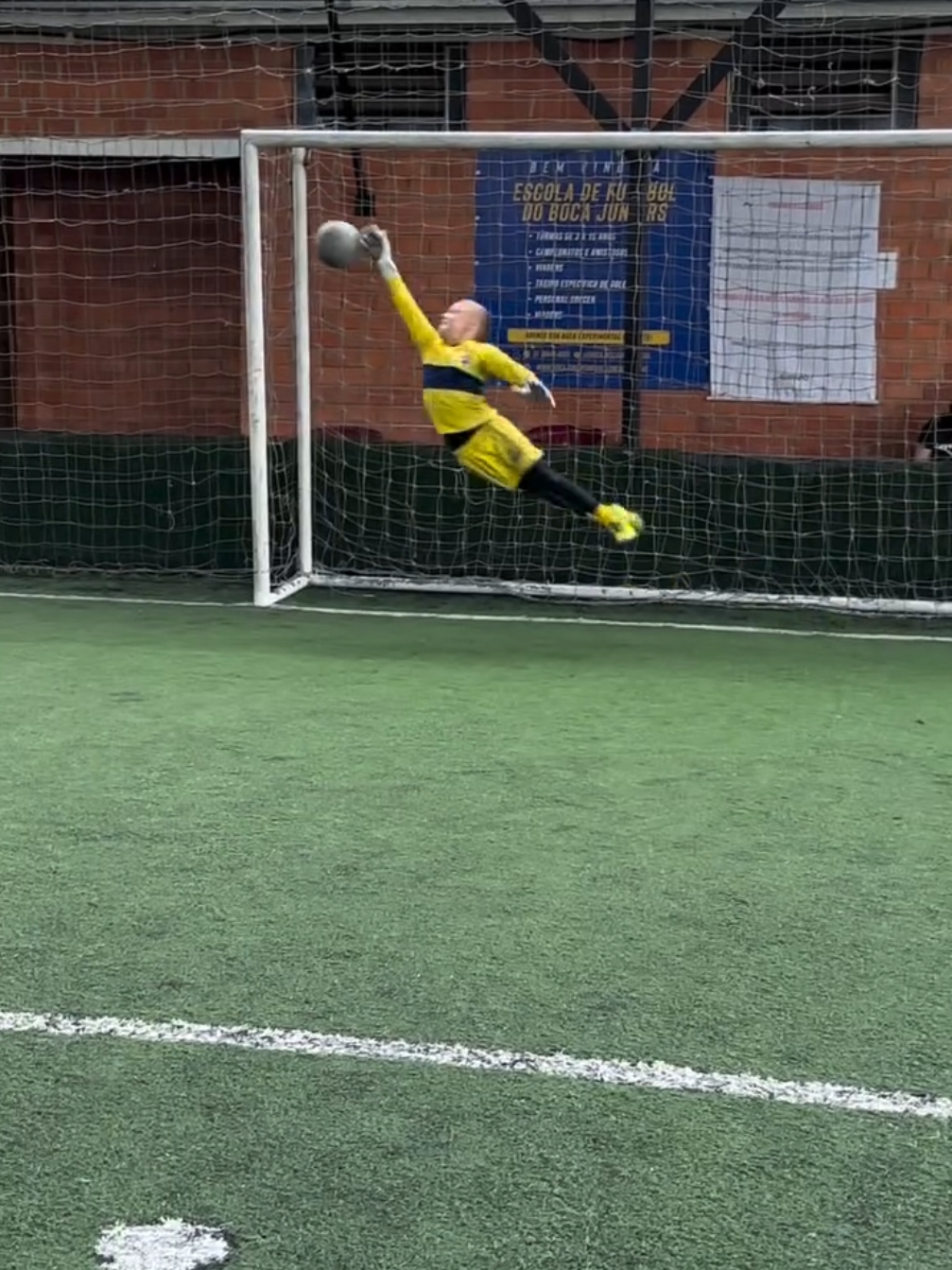 BORN TO FLY ✈️⚽🧤 @Matheus Becker  #goalkeeper #goalkeepers #gk #motivation #gkunion  #gktraining #Soccer #football #futbol #futebol #fotbal #goalie #goleiro #goleiros #goleirosdobrasil #grassroots #grassrootfootball #juniorfootball #brazil #portoalegre #fyp #fly #boca #bocajuniors 
