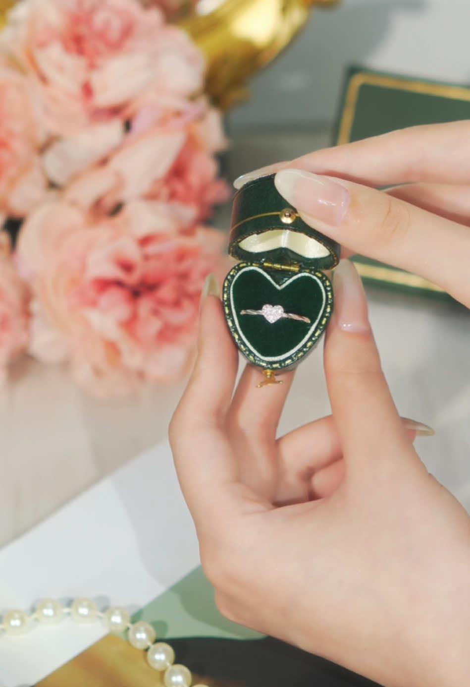 Nhẫn bạc xoắn đính đá trái tim basic TLEE❤️❤️ #daychuyenbactlee #lactaybactlee #khuyentaibactlee #trangsuc #nhanbactlee #trangsucbac #tleejewelry 