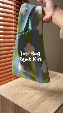 Totebag segemes ini harganya cuma 15rban aja! Banyak pilihan motif gemes lainnya pula 🥹🫶🏻 #totebagmini #totebagrajut #totebaglucu #totebagaesthetic 