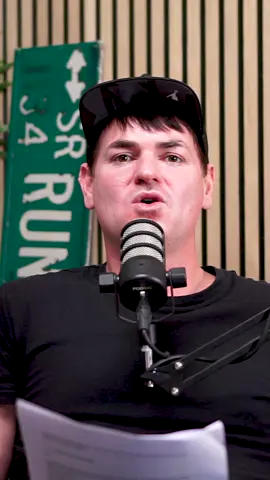 What would YOU do? 🚽 #runningpodcast #runimproverepeat #runchat