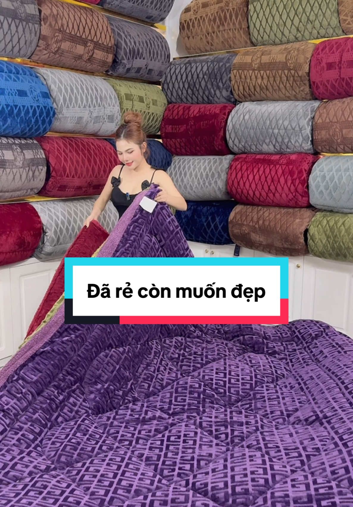 Đã muốn rẻ còn đẹp, thì chỉ có nhà em có thôi ạ, chăn chữ vạn hơn 200 dày đẹp đây ạ #chanlongcuuchuvan #chanchuvan #chancocolongtho #chanlongcuu #chanlongtuyet 